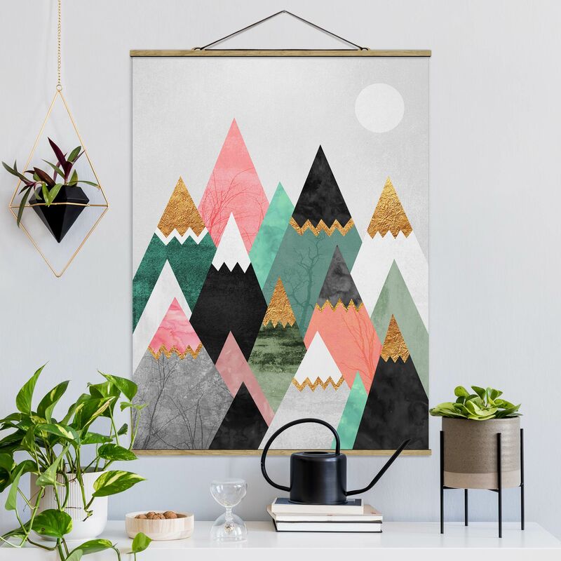 

Imagen de tela - Elisabeth Fredriksson - Triangular Mountains With Gold Tips - Alto 4:3 Dimensión LxA: 133.5cm x 100cm