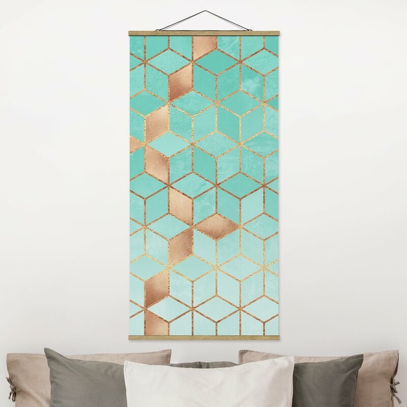 

Imagen de tela - Elisabeth Fredriksson - Turquoise White Golden Geometry - Alto 2:1 Dimensión LxA: 100cm x 50cm