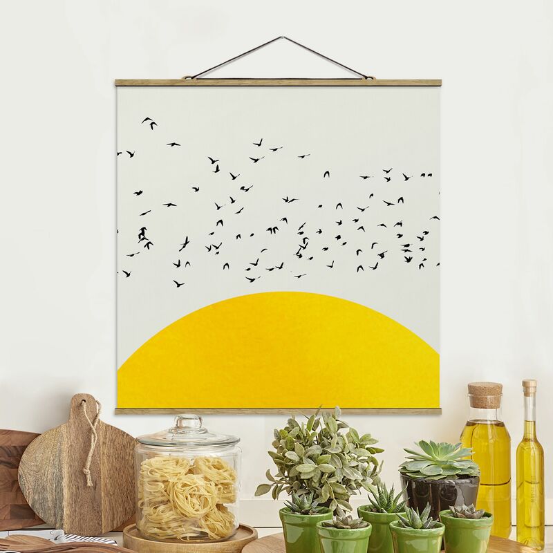 

Imagen de tela - Flock Of Birds In Front Of Yellow Sun - Cuadrado 1:1 Dimensión LxA: 35cm x 35cm