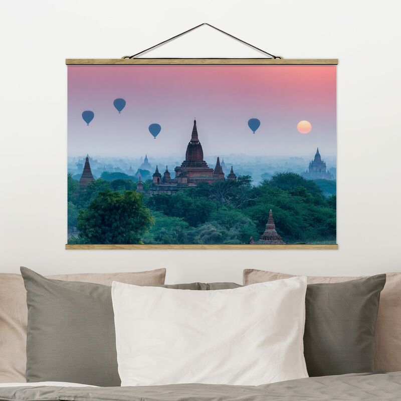 

Imagen de tela - Hot-Air Balloon Above Temple Complex - Apaisado 2:3 Dimensión LxA: 66.5cm x 100cm