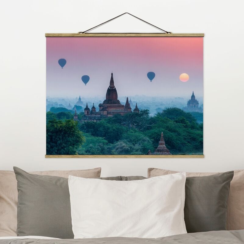 

Imagen de tela - Hot-Air Balloon Above Temple Complex - Apaisado 3:4 Dimensión LxA: 75cm x 100cm