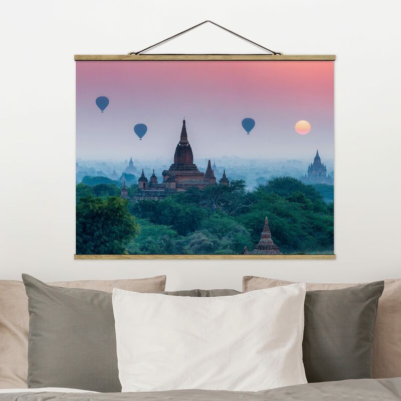 

Imagen de tela - Hot-Air Balloon Above Temple Complex - Apaisado 3:4 Dimensión LxA: 60cm x 80cm