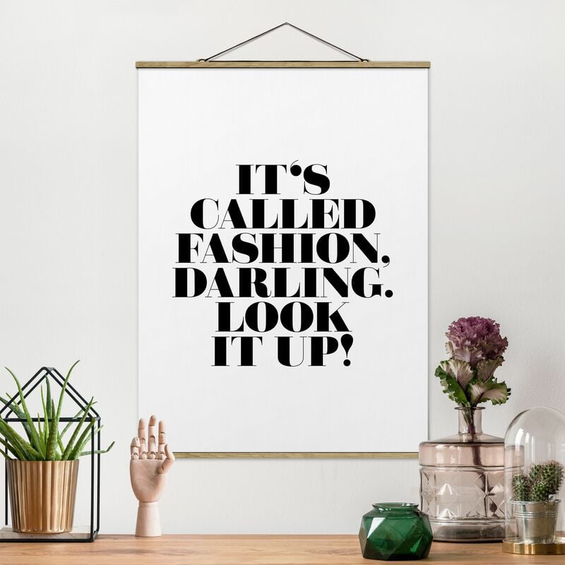 

Imagen de tela - It's Called Fashion, Darling - Alto 4:3 Dimensión LxA: 46.5cm x 35cm