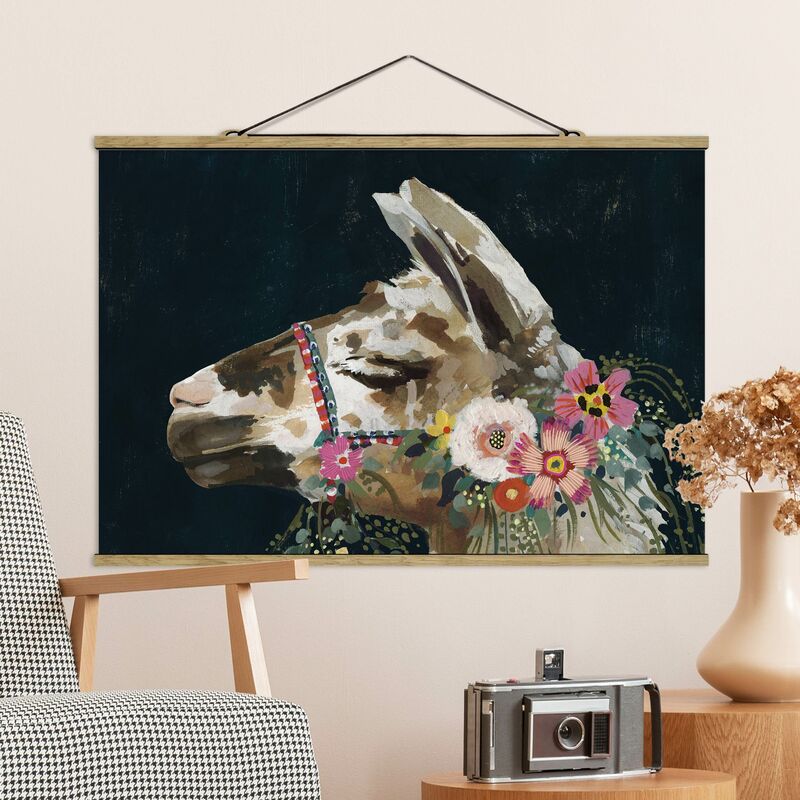 

Imagen de tela - Lama With Floral Decoration II - Apaisado 2:3 Dimensión LxA: 66.5cm x 100cm
