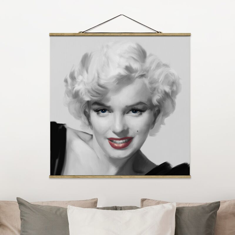 

Imagen de tela - Marilyn On Sofa - Cuadrado 1:1 Dimensión LxA: 35cm x 35cm