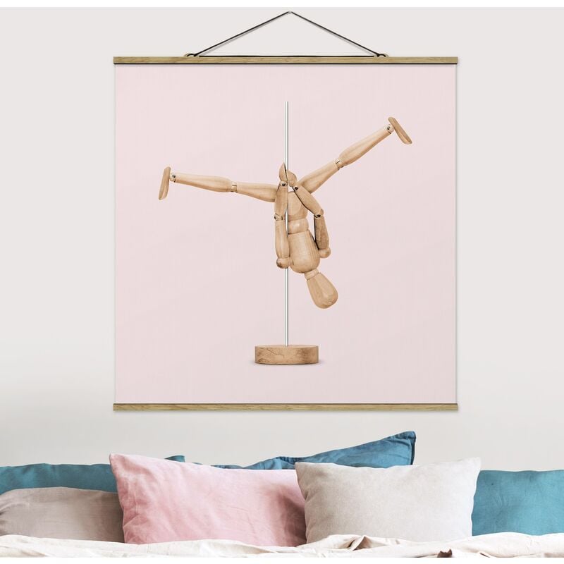 

Imagen de tela - Pole Dance With Wooden Figure - Cuadrado 1:1 Dimensión LxA: 100cm x 100cm