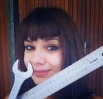 Jennifer, Tuttofare autodidatta