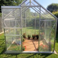 Chalet & Jardin – Serre de jardin polycarbonate 3,6 m² – Structure aluminium anodisé – Parois double paroi 4 mm – Porte coulissante et lucarne réglable