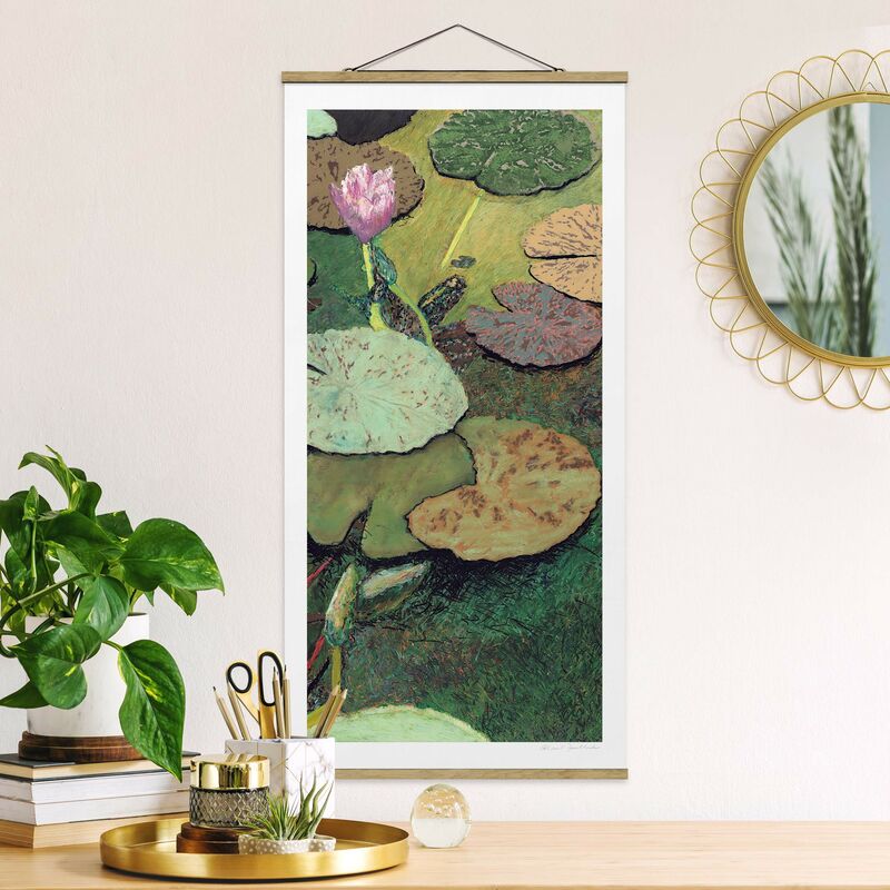 Stoffbild mit Posterleisten - Seerose mit Blättern III - Hochformat 2:1  Größe HxB: 70cm x 35cm Material: Eiche