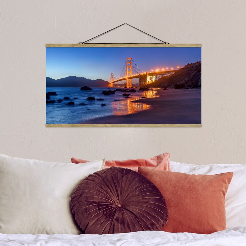 Stoffbild mit Posterleisten - Golden Gate Bridge am Abend - Querformat 1:2  Größe HxB: 25cm x 50cm Material: Eiche