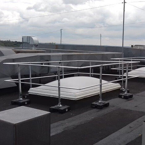 Garde-corps pour lanterneau - 1000x1000mm - Avec portillon - 4 montants - GCPL1P