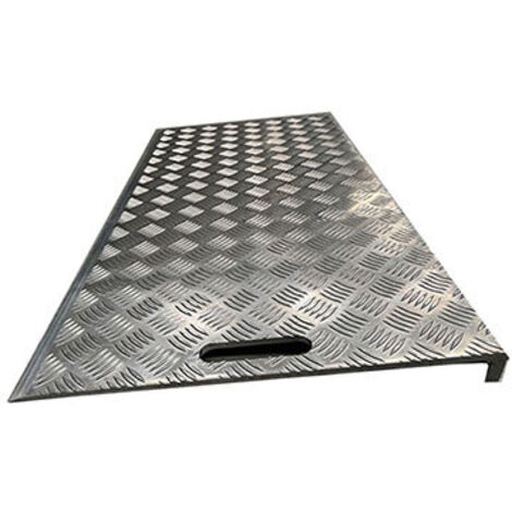 Protection de dérailleur arrière avec grille pare pierre