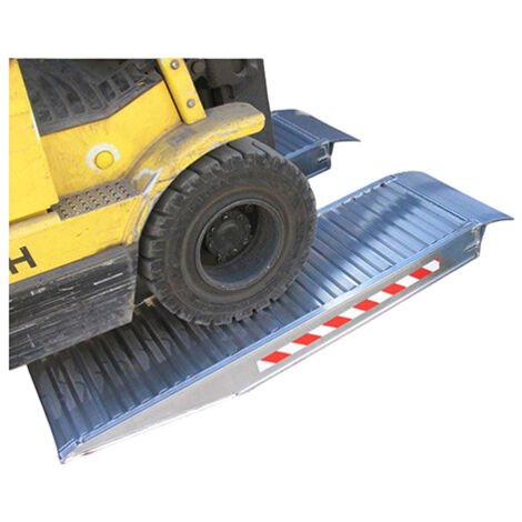 Rampe de chargement grande largeur : 500mm - Longueur 2000mm - Hauteur à franchir 370mm à 400mm - Charge max 7500kg - Vendue à l'unité - M160/20SH