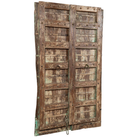 Porte d'entrée ancienne en bois massif : charme authentique