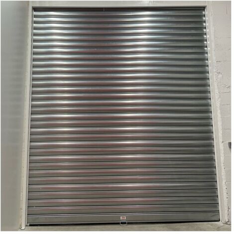 4M – Rideau métallique galvanisé motorisé 220V – Lames pleines 7/10ème – Dimensions L3500 x H2000 mm – Sécurise et embellit votre extérieur
