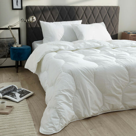 Lot de 2 oreillers 45 x 70 cm Blanrêve Gamme Polycoton "Confort" traité Anti Acarien Soft & care (1/4)