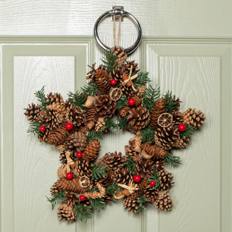 35cm Winter Spice Star Hanging Christmas Wreath with Pine Cones Red Berries & Dried Fruit (1/5)