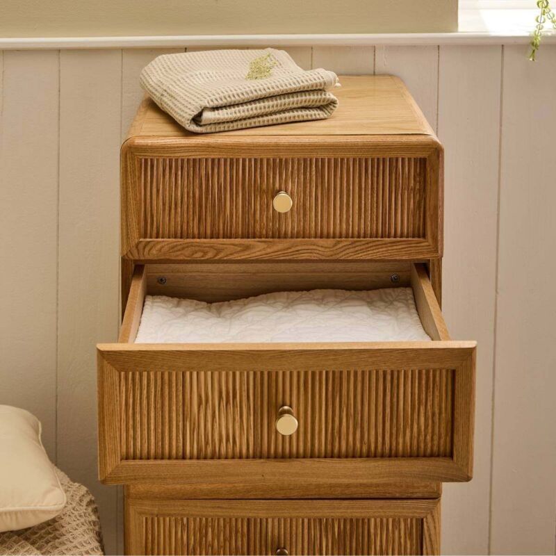 Cassettiera A 2 Ante E 2 Cassetti Realizzata In Legno E Decorata Con Midollino Rattan Calicosy