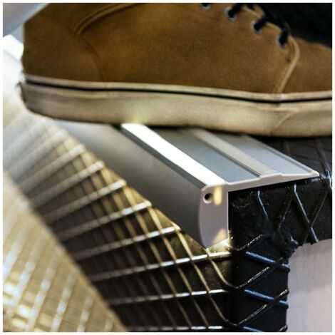 Perfíl Iluminación Escaleras - Gomas Antideslizantes - Difusor Opal x 1M