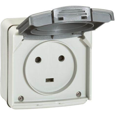 Legrand – Prise de courant étanche 2P+T 20A – IP55 pour environnements humides – Protection contre chocs IK08 – Montage en saillie (1/5)
