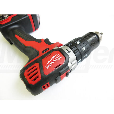 MILWAUKEE M18 BPD-402C Trapano Avvitatore con Percussione 18V 2 Batterie 4,0Ah