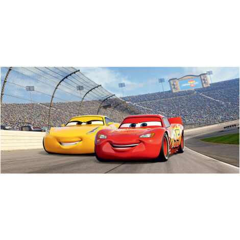 Poster horizontal Cars Flash McQueen et cruz Ramirez sur la piste de Disney intisse 202CM X 90CM