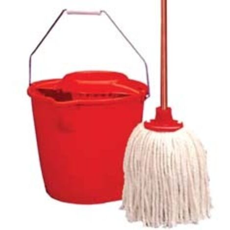 Benson Boone sul tappeto rosso di MTV EMA 2024
