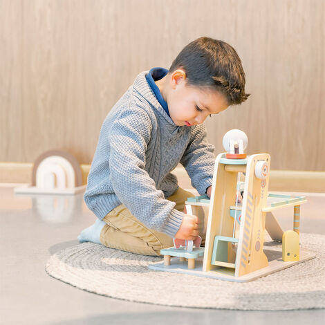 Parcheggio in legno Montessori, con due piani, giochi per bambini e  bambine, include 4 macchine.