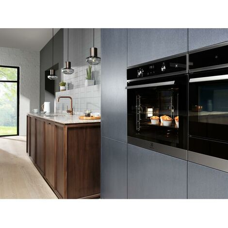 Electrolux – Four multifonction chaleur tournante 72 litres – Nettoyage automatique – Température max 275 °C – Classe énergie A – Design moderne en verre