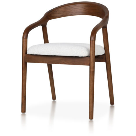 Kosmi – Chaise scandinave en bois massif couleur noyer avec assise rembourrée en tissu beige clair chiné – Dossier arrondi et courbes raffinées (1/5)