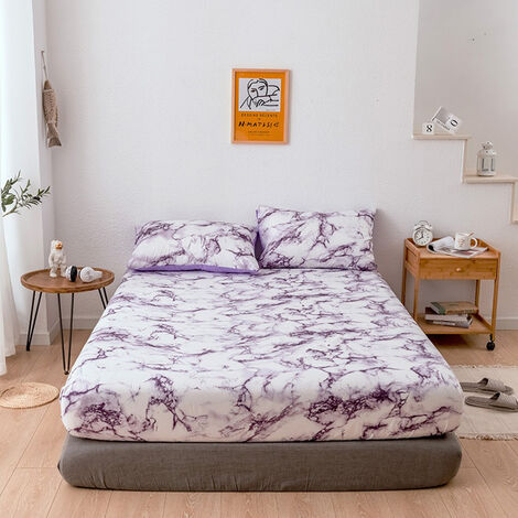 Plan à trois pour une petite à couette! Plan à trois pour une petite à couette!