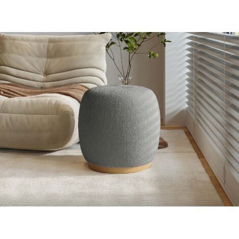Deco In Paris – Pouf rond en tissu effet peau de mouton gris – Assise moelleuse – Socle en bois clair – Dimensions 44x44x40 cm