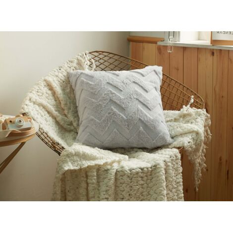 Coussin carré 45x45 cm en tissu doux motif chevron gris clair