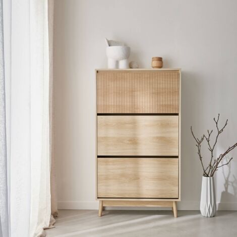 Sweeek - Meuble à Chaussures 3 Portes Scandinave En Noyer, Rangement Jusqu'à 18 Paires - Pour Une Entrée Chic Et Organisée