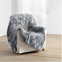 Douceur D'Intérieur – Plaid 180 x 220 cm imitation fourrure ultra douce – Antartic Gris – Parfait pour soirées cocooning et couvre-lit décoratif