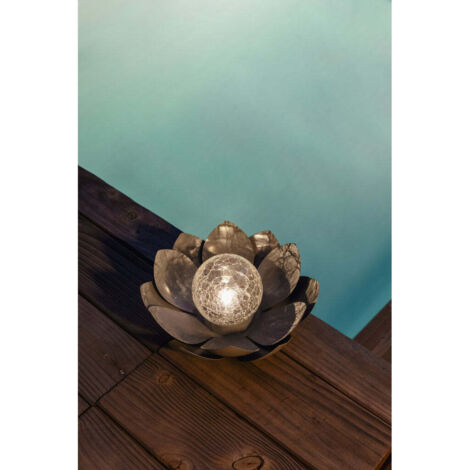 Nénuphar solaire en métal moderne 25 cm – éclat paisible et reflets magiques sur les pétales. (1/3)