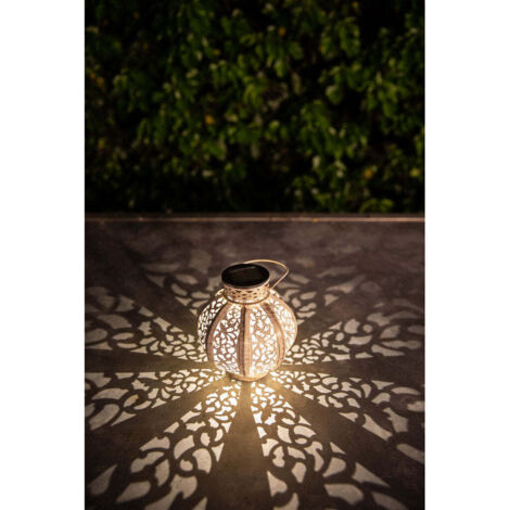 Lanterne solaire métal ajouré à poser ou à suspendre, style oriental chic, jeux d’ombres raffinés (1/4)