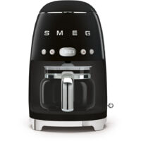 Smeg – Cafetière filtre 1050W – Capacité 1.4L – Fonction Silence et départ programmable – Indicateur de détartrage – Panneau de commande intuitif