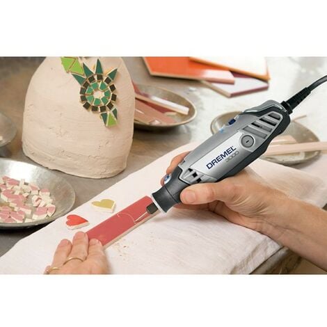 Multi utensile di precisione dremel 3000-15 cod.f0133000jc con 15 accessori  e custodia