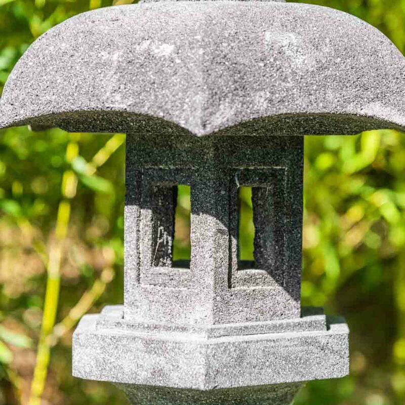 Lanterne Japonaise en Pierre De Lave 70cm : : Luminaires et  Éclairage