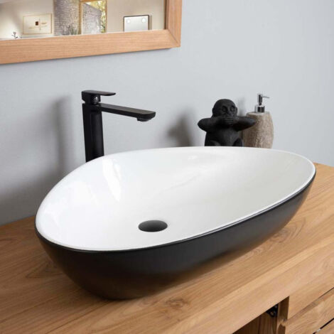 Wanda Collection – Vasque en céramique blanche et noire 67cm – Forme atypique – Largeur 44cm – Hauteur 14cm – Évacuation 4,5cm