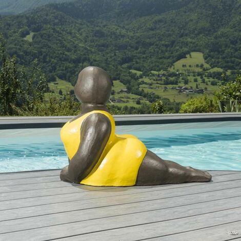 Statue grosse femme jaune