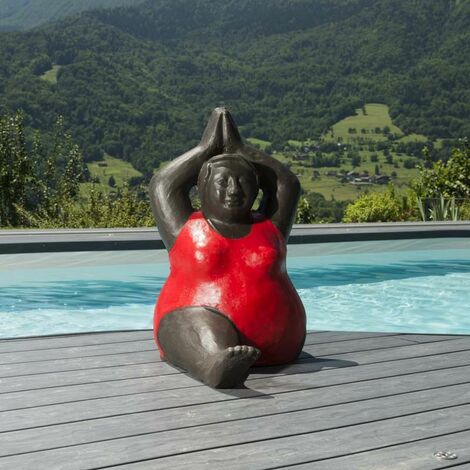 Sculpture de grosse femme en rouge