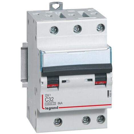 Legrand 406895 Disjoncteur DX³4500 6kA arrivée haute et sortie basse par borne à vis tripolaire 400V 32A courbe C 3 modules