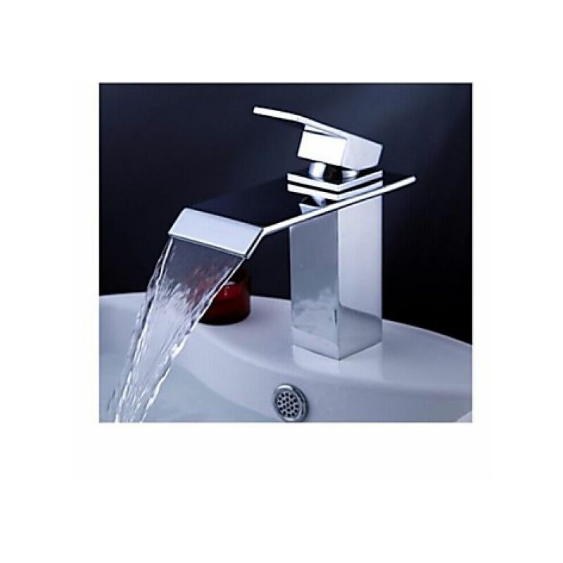 Robinet salle bain à bec plat et finition chromé, un robinet à design  contemporain muni de