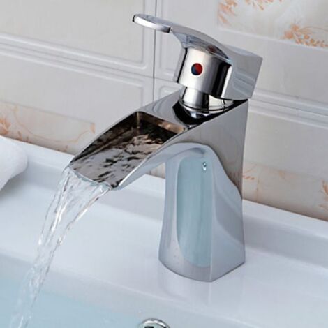 Robinet de lavabo avec jet d'eau effet cascade, une finition chromée pour  un style contemporain et simple