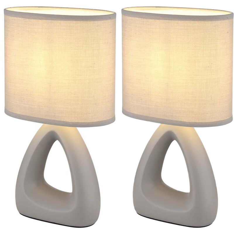 Lampada Da Tavolo Angolare In Ceramica E Tessuto – Grigio Effetto Cemento – Altezza 29 Cm – Con Lampadina LED 4W Inclusa – Interruttore A Corda