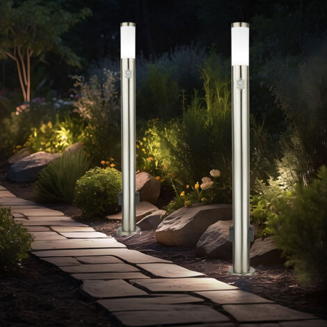 Set di 2 lampade da terra per esterni rilevatore di movimento 2x prese illuminazione giardino viale cortile lampade da terra a colonna