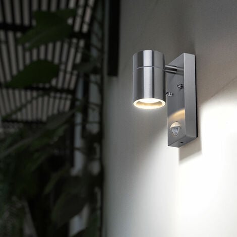 Faretto da parete con sensore di movimento per illuminazione di facciate da  giardino in un set