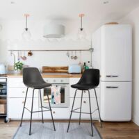 Sgabello alto in metallo per bar cucina con cuscino design moderno Willis | Bianco